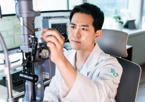 백내장, 안과에서 충분히 검사한 후 치료해야